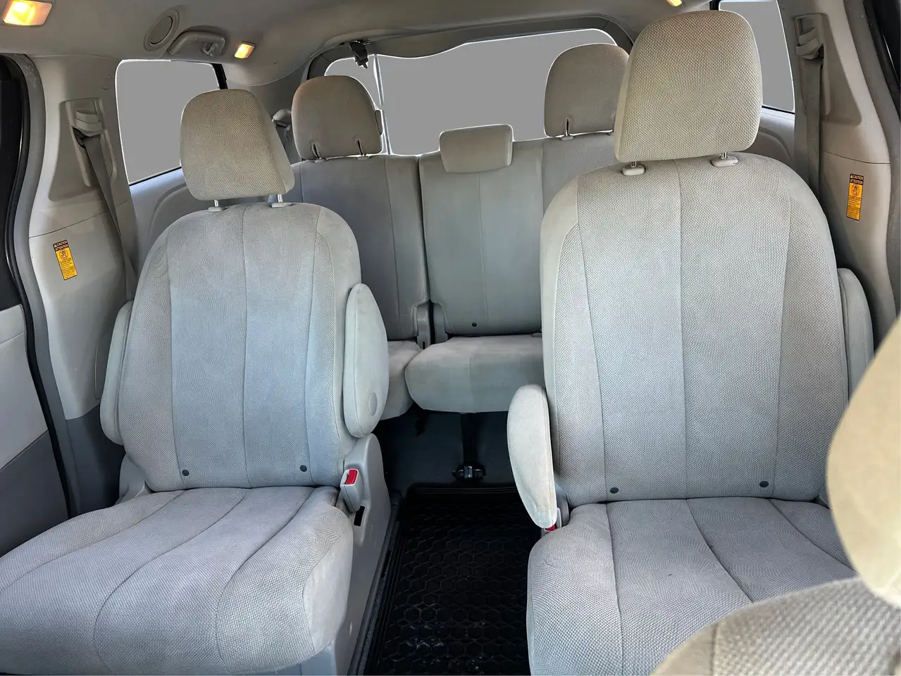 Toyota Sienna снимка Toyota Sienna