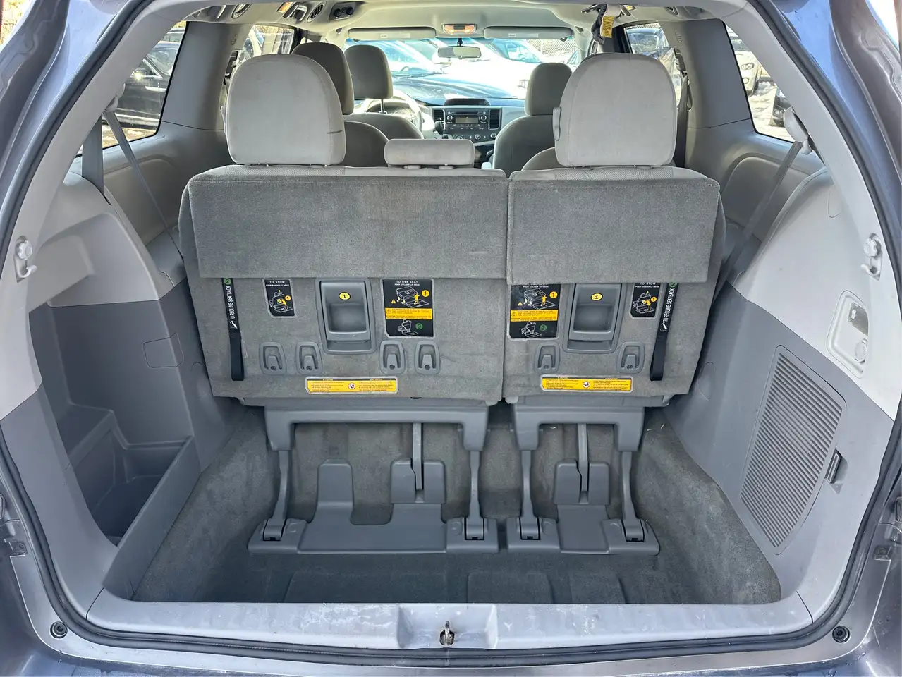 Toyota Sienna снимка Toyota Sienna