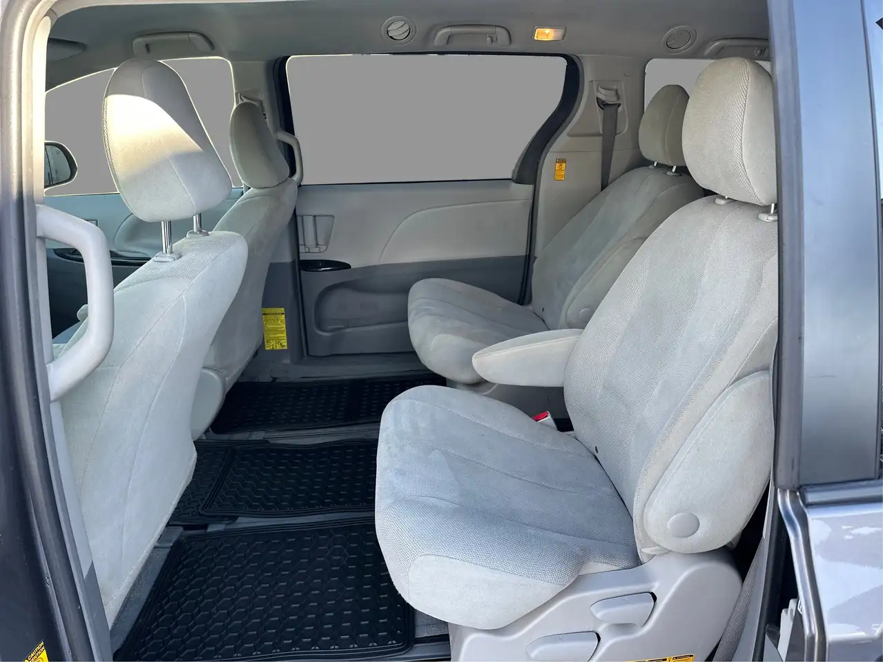 Toyota Sienna снимка Toyota Sienna