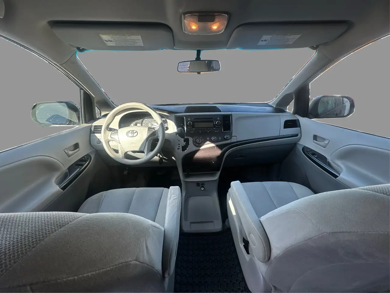 Toyota Sienna снимка Toyota Sienna