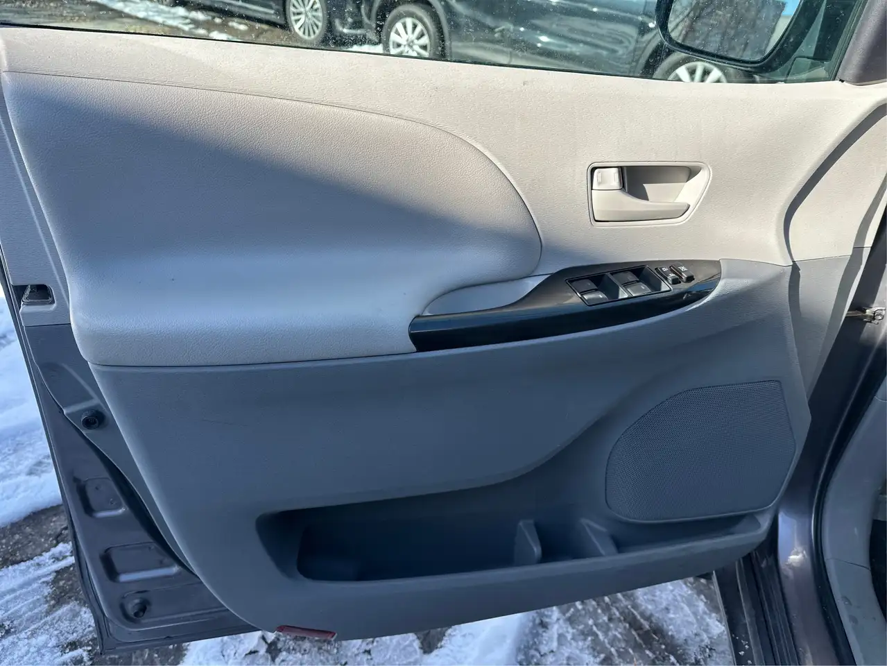 Toyota Sienna снимка Toyota Sienna