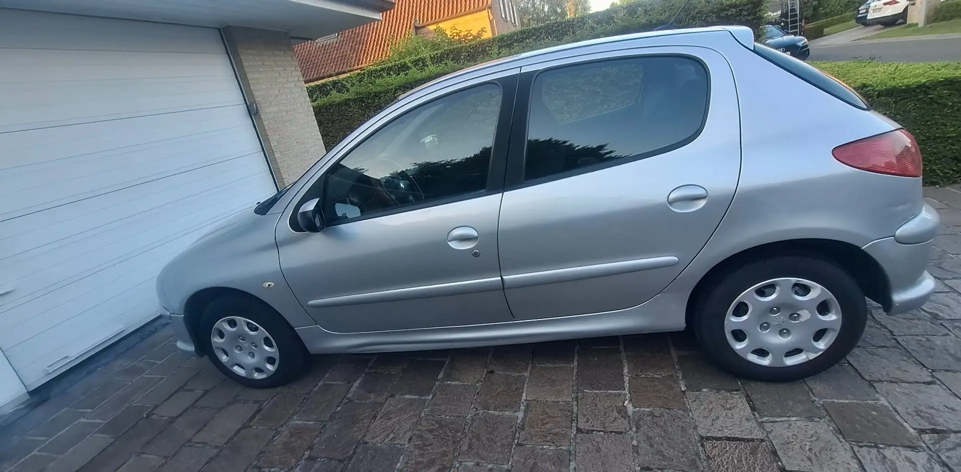 Peugeot 206 206 benzine 72000 kms! **airco** Stříbrná - 1