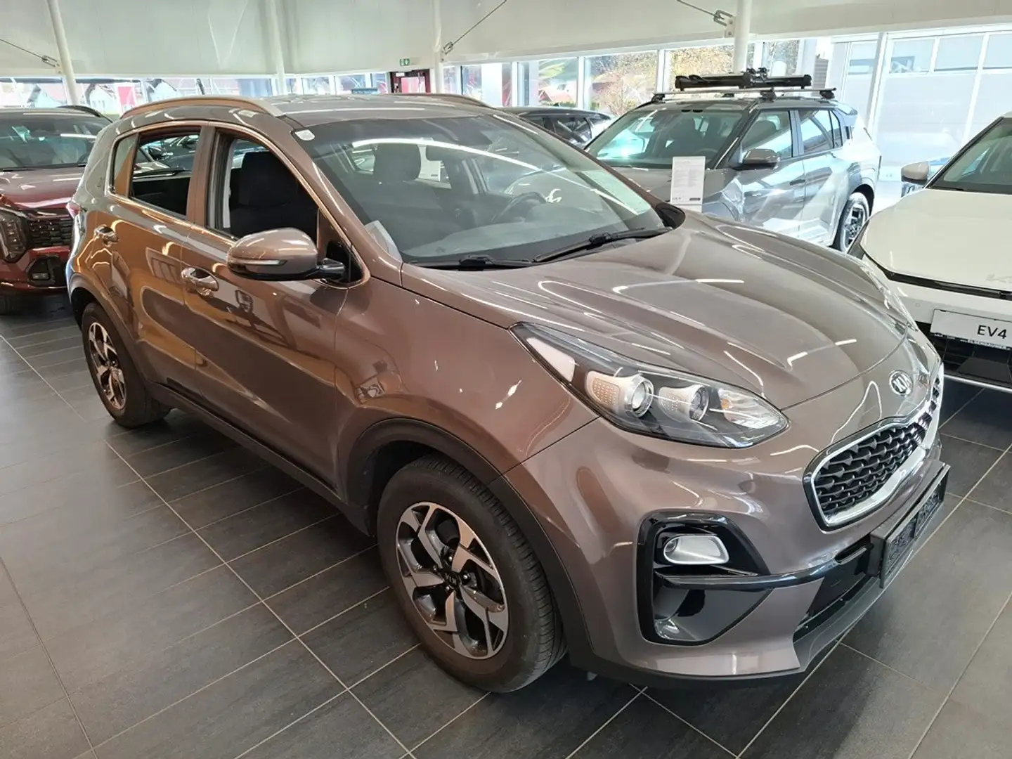 Kia Sportage 1,6 CRDI SCR Silber Marrón - 2