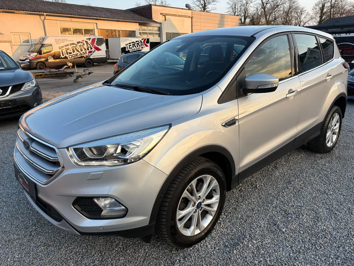 Ford Kuga Kuga 1,5 TDCi Titanium*1.BESITZ*TOP ZUSTAND*AHK Silber - 2