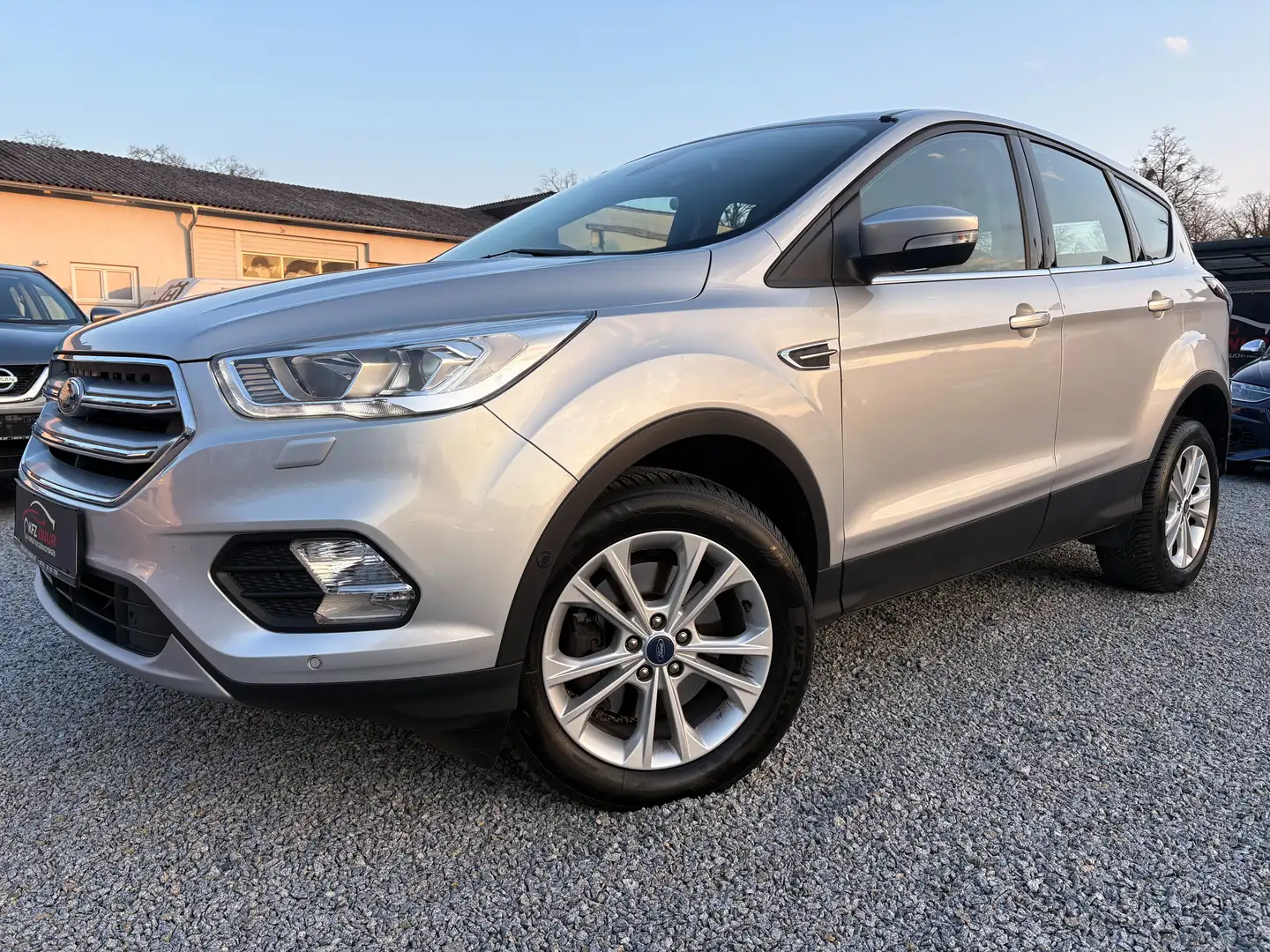 Ford Kuga Kuga 1,5 TDCi Titanium*1.BESITZ*TOP ZUSTAND*AHK Silber - 1