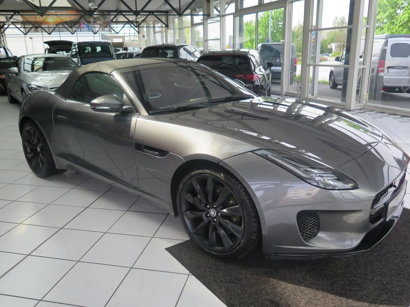 Jaguar F-Type Cabriolet 2.0 Aut. Grau - 2
