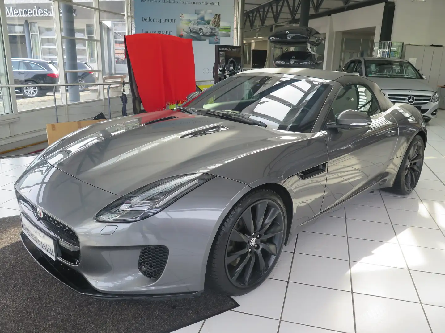 Jaguar F-Type Cabriolet 2.0 Aut. Grau - 1