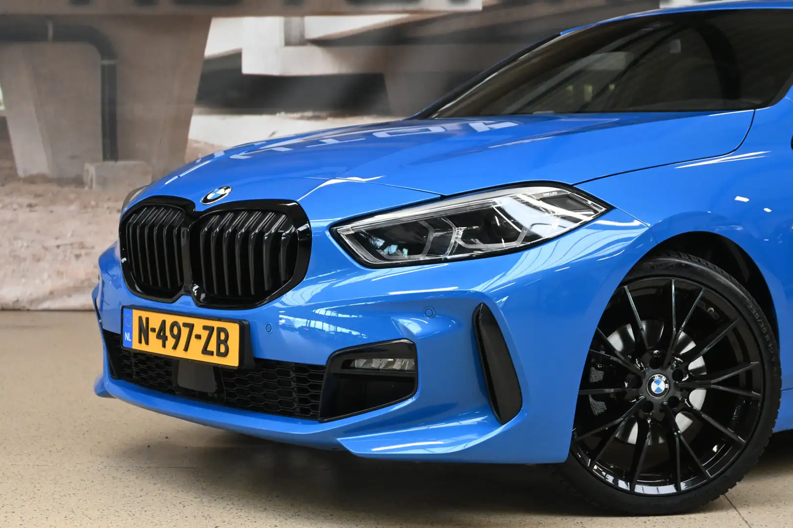 BMW 118 1-serie 118i 136pk High Executive | M Sport Plus P Blauw - 2