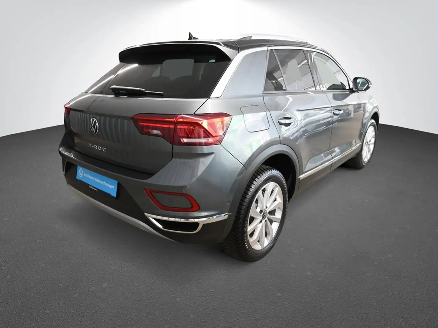 Volkswagen T-Roc 1.5 TSI Automatik Style AHK PDC SzHzg LED Grau - 2