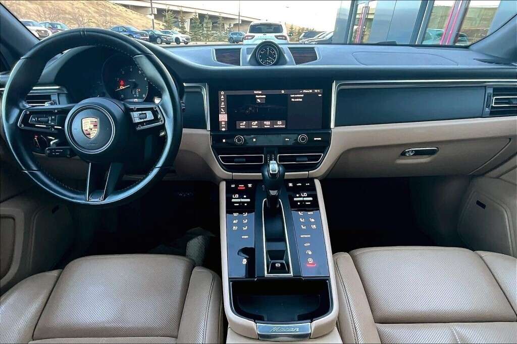 2022 Porsche Macan 4DR AWD thumb 14