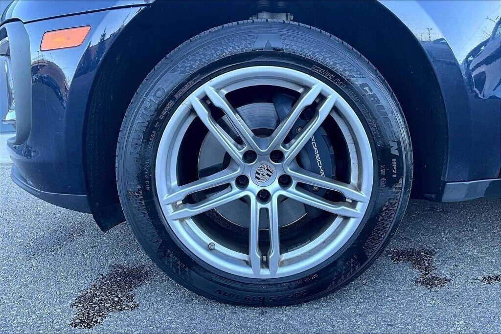 2022 Porsche Macan 4DR AWD thumb 8