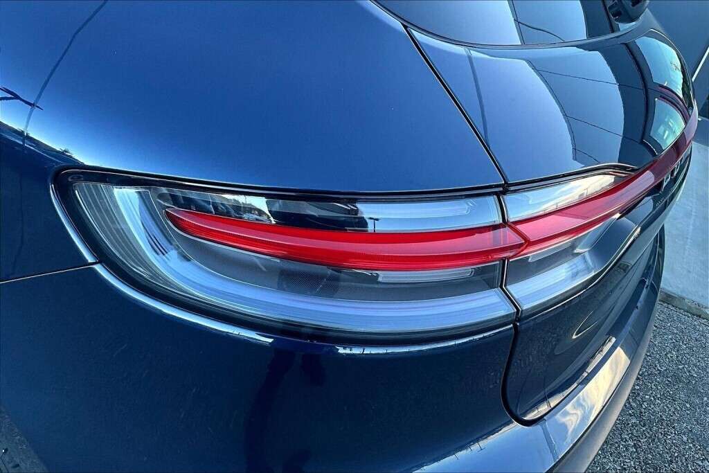 2022 Porsche Macan 4DR AWD thumb 27
