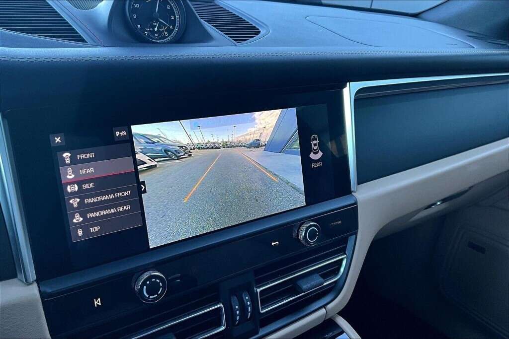 2022 Porsche Macan 4DR AWD thumb 19
