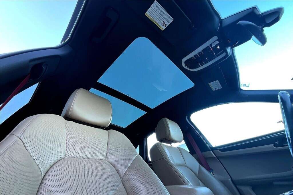 2022 Porsche Macan 4DR AWD thumb 20