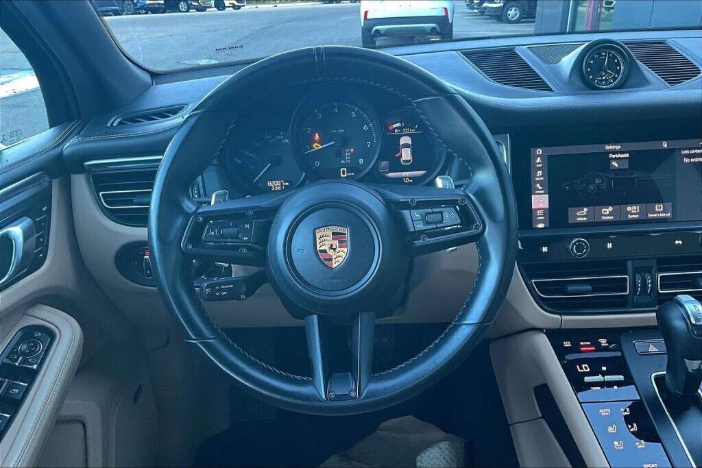 2022 Porsche Macan 4DR AWD alt 5