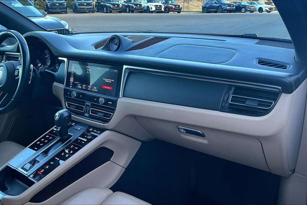 2022 Porsche Macan 4DR AWD thumb 15