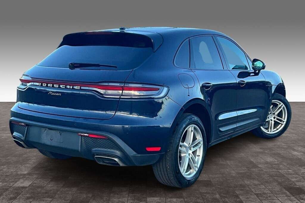 2022 Porsche Macan 4DR AWD thumb 12