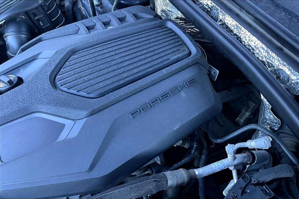 2022 Porsche Macan 4DR AWD thumb 30