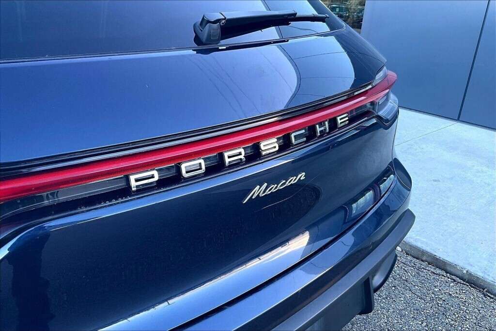 2022 Porsche Macan 4DR AWD thumb 29