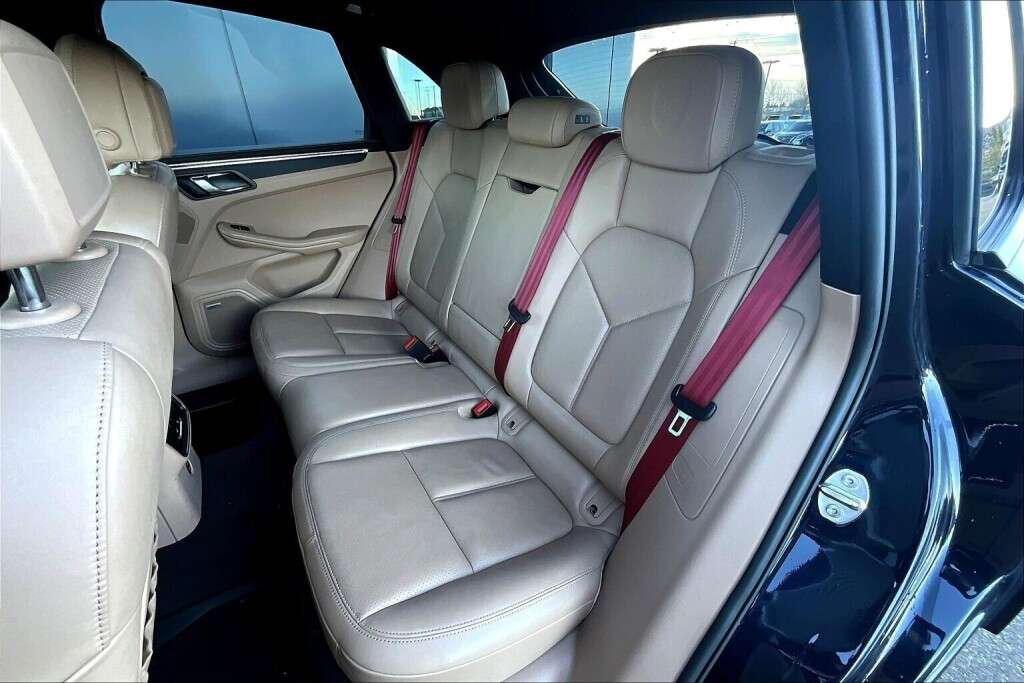 2022 Porsche Macan 4DR AWD thumb 24