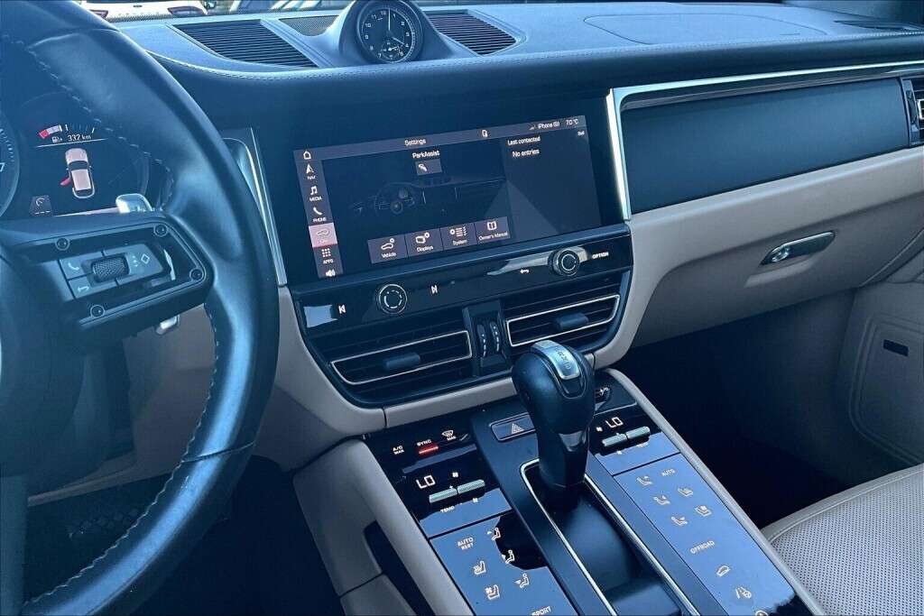 2022 Porsche Macan 4DR AWD thumb 6