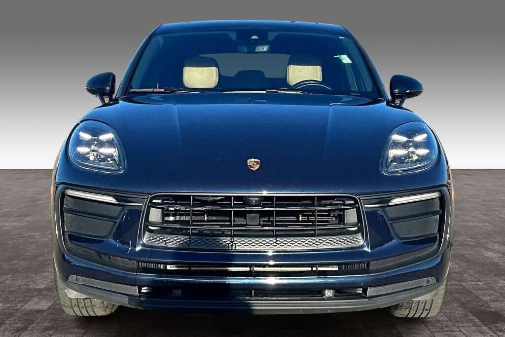 2022 Porsche Macan 4DR AWD alt 3