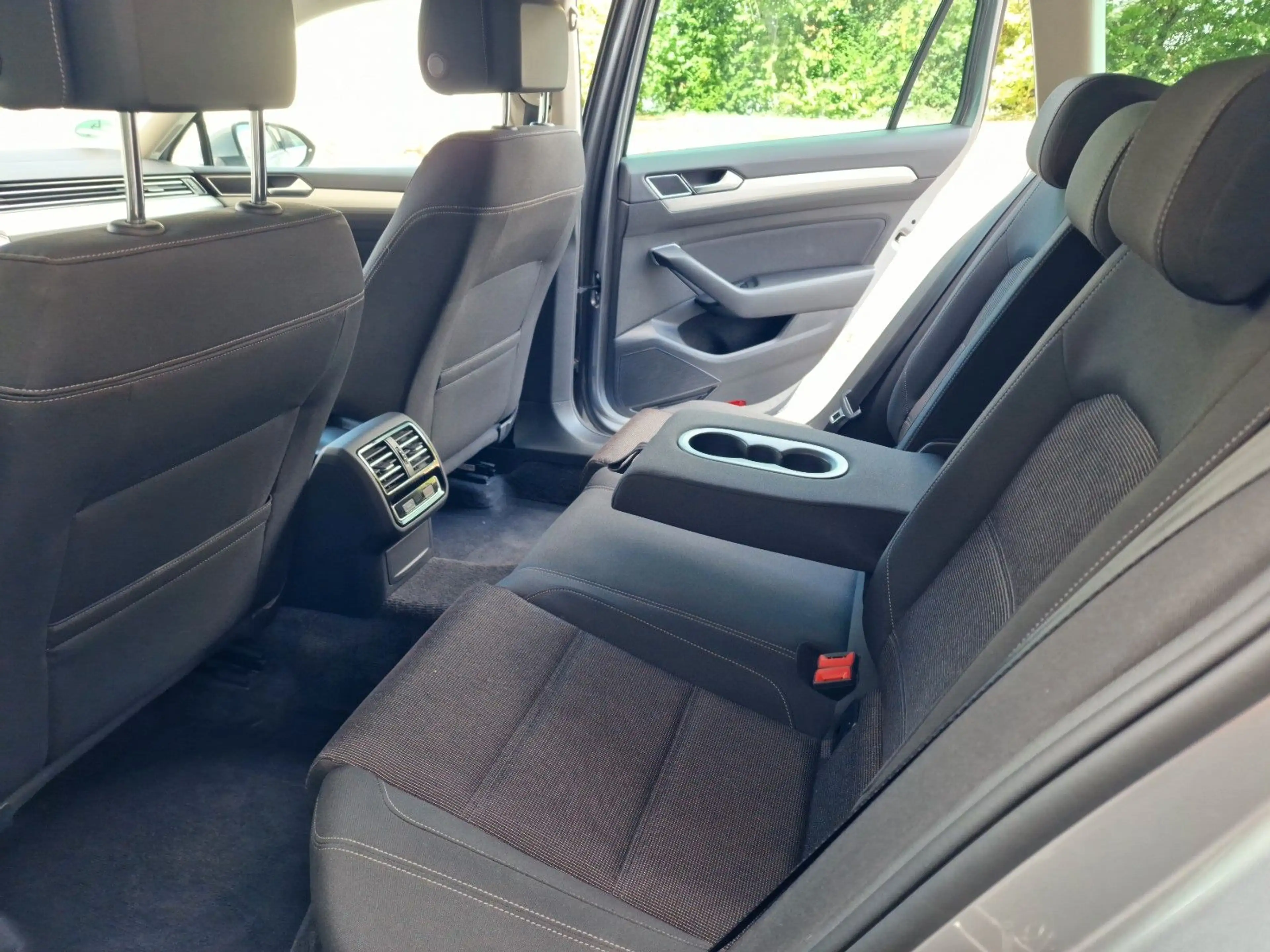 Volkswagen Passat Variant TDI Comfortline/ 1HD/KAM/NAVI/AHK — photo 12