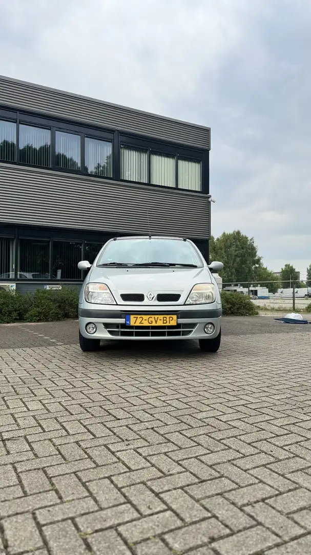 Renault Scenic 1.6-16V Gris - 1