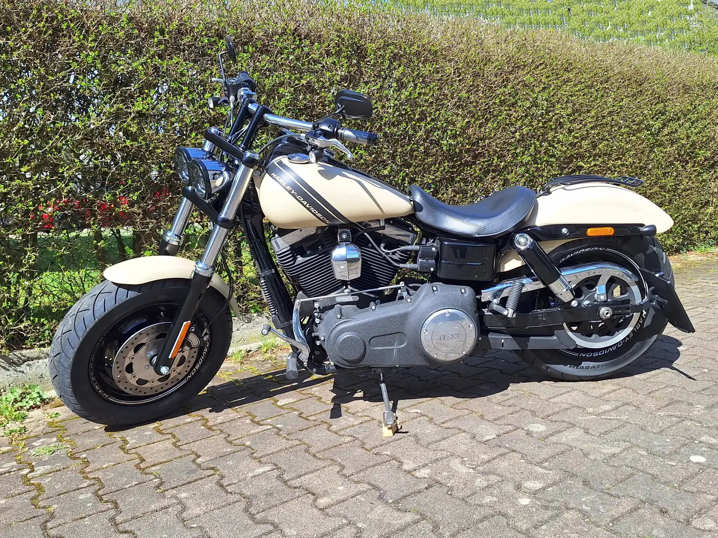 Harley-Davidson Fat Bob Beige - 1