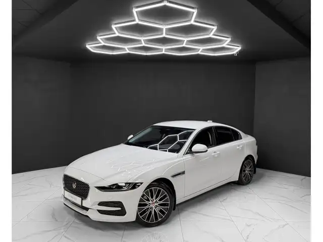 Jaguar XE P300 AWD HSE