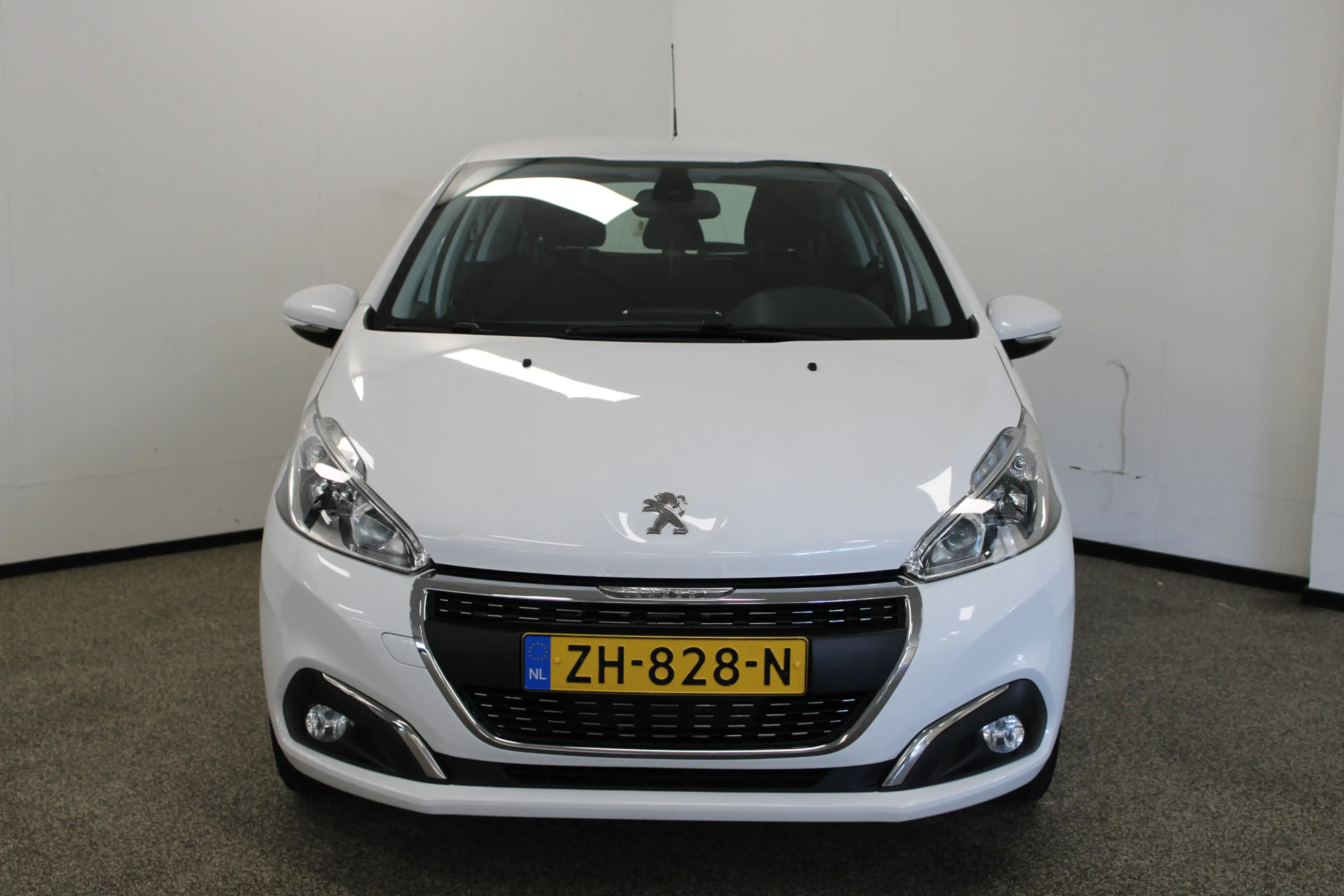 Peugeot 208 1.2 PureTech Signature — photo 5