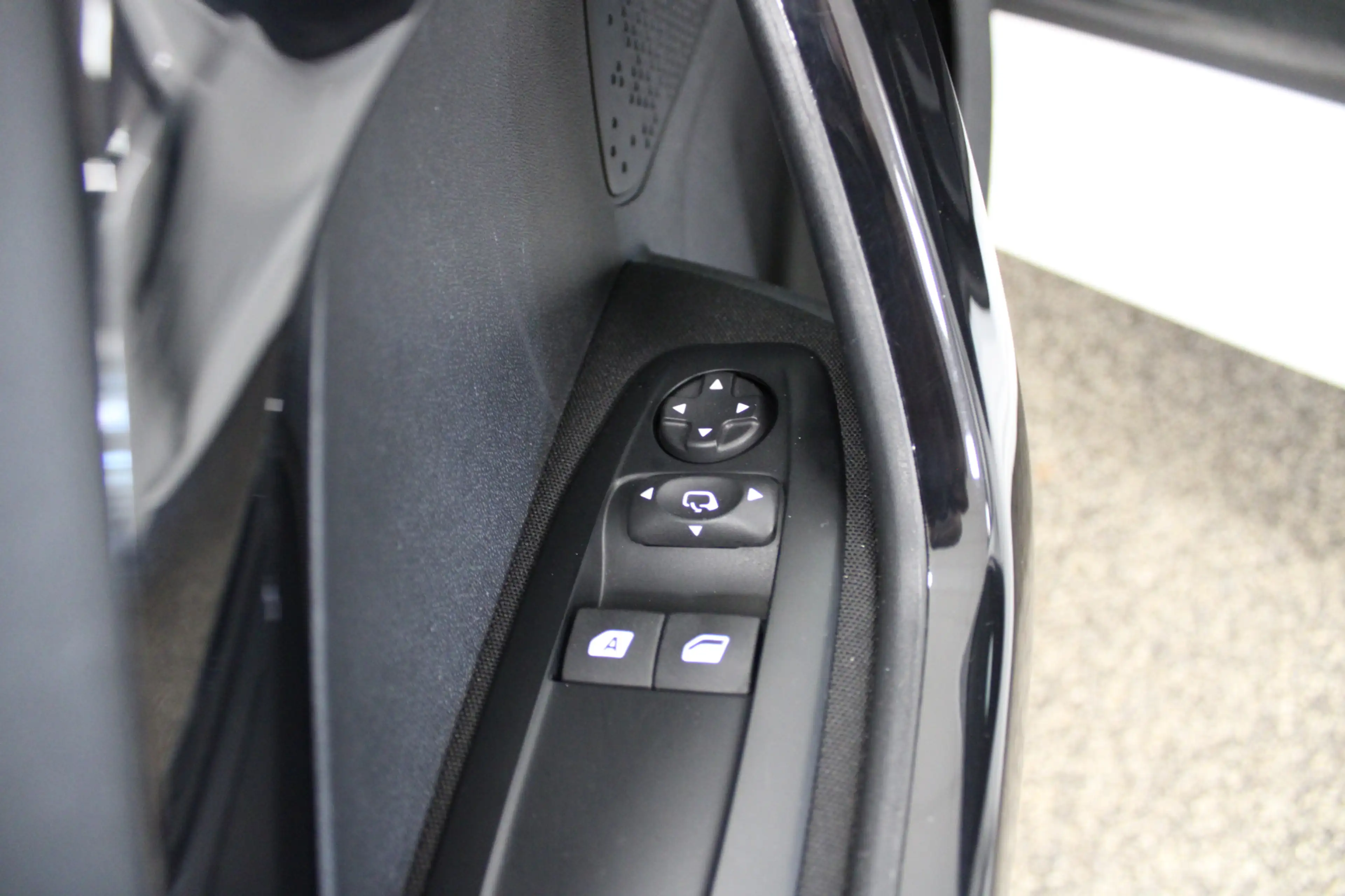 Peugeot 208 1.2 PureTech Signature — photo 20