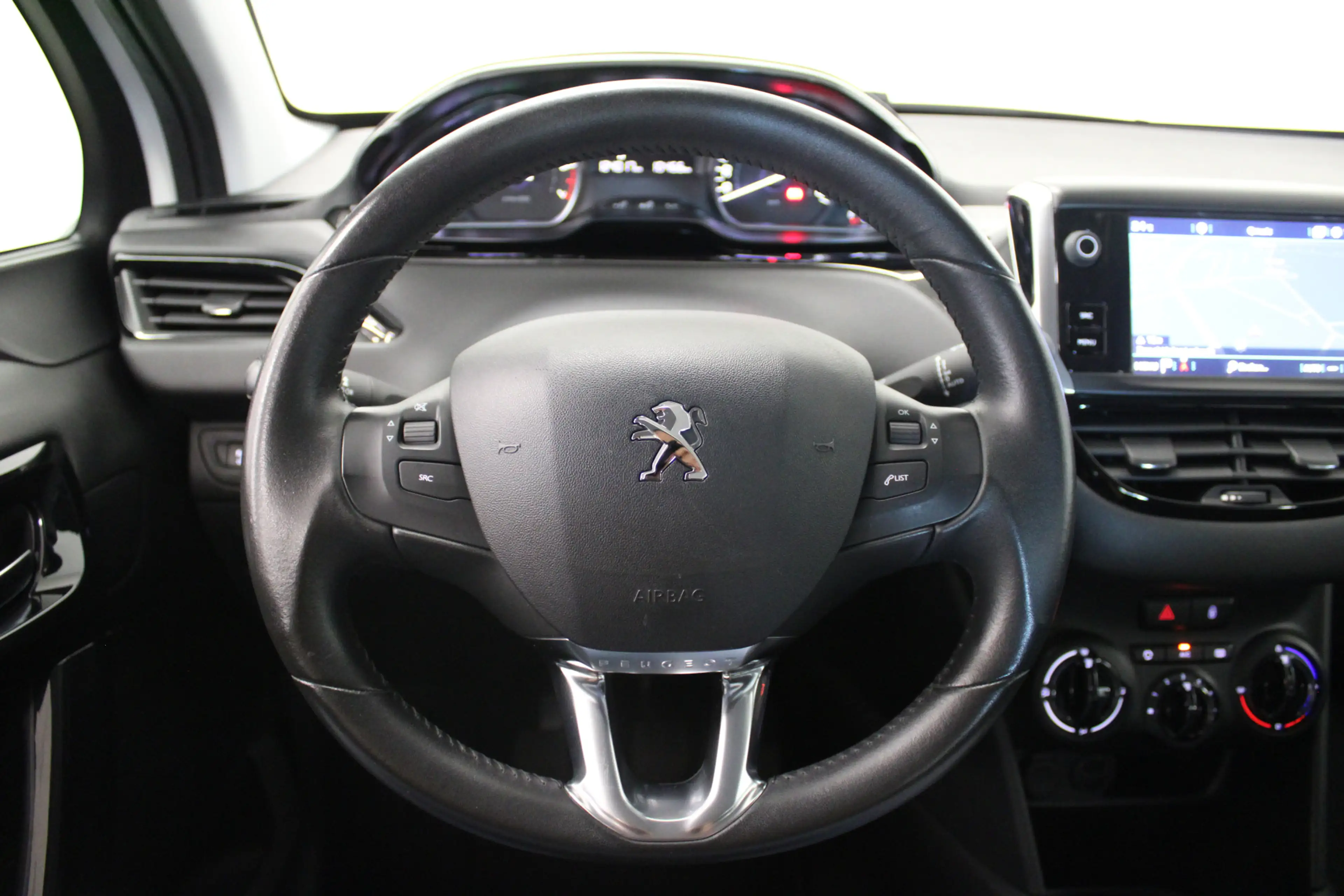 Peugeot 208 1.2 PureTech Signature — photo 12