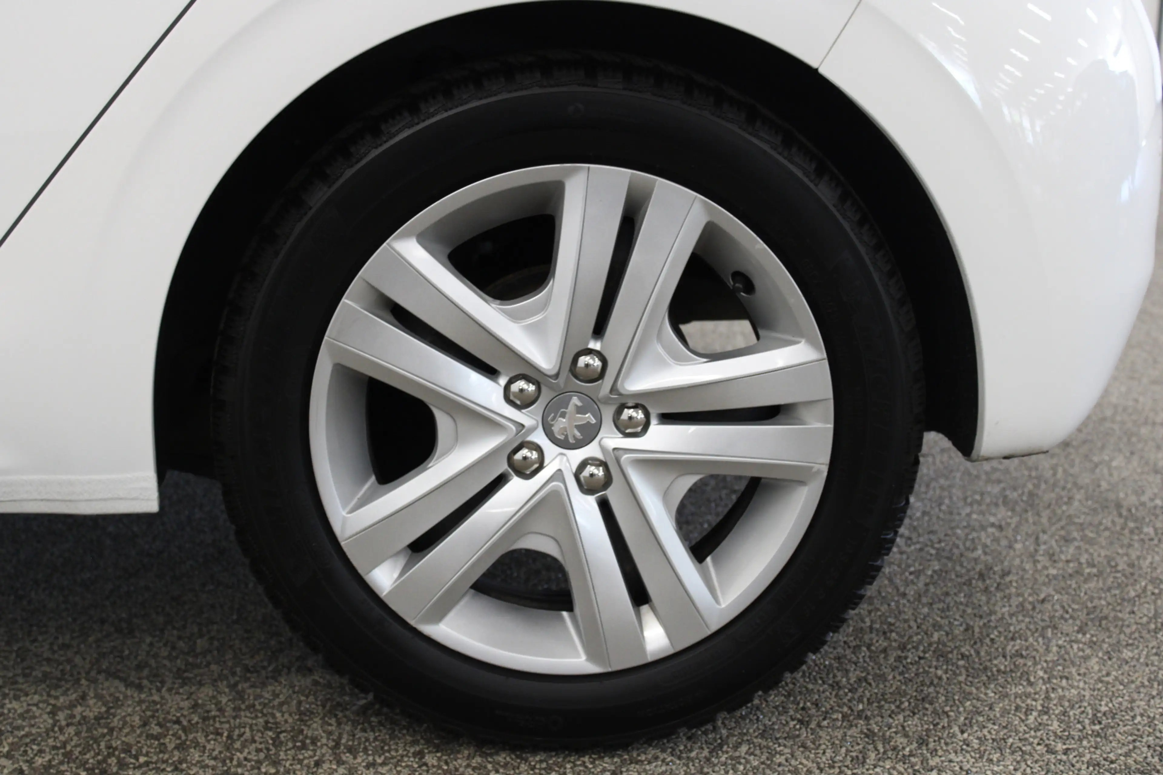 Peugeot 208 1.2 PureTech Signature — photo 21