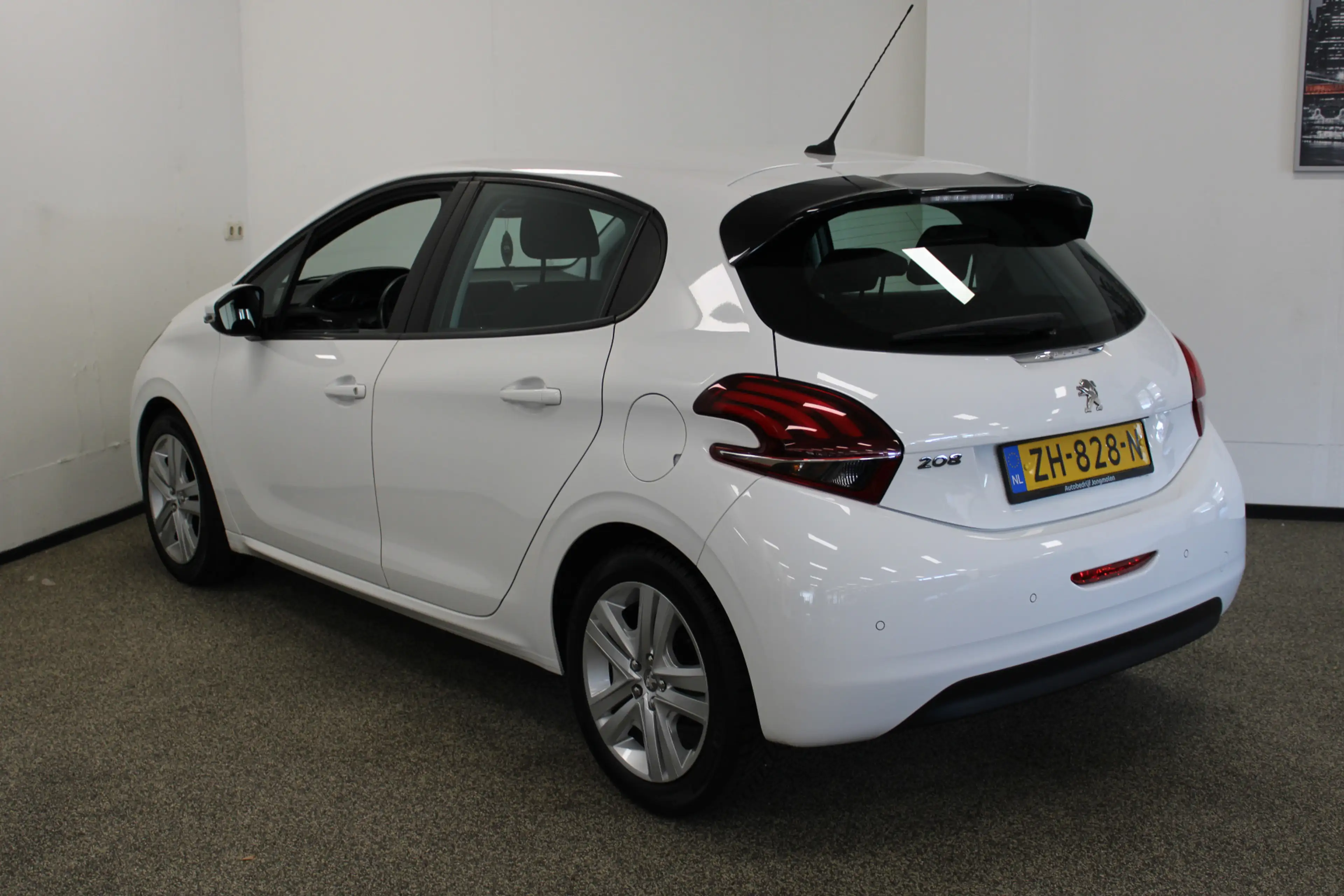 Peugeot 208 1.2 PureTech Signature — photo 8