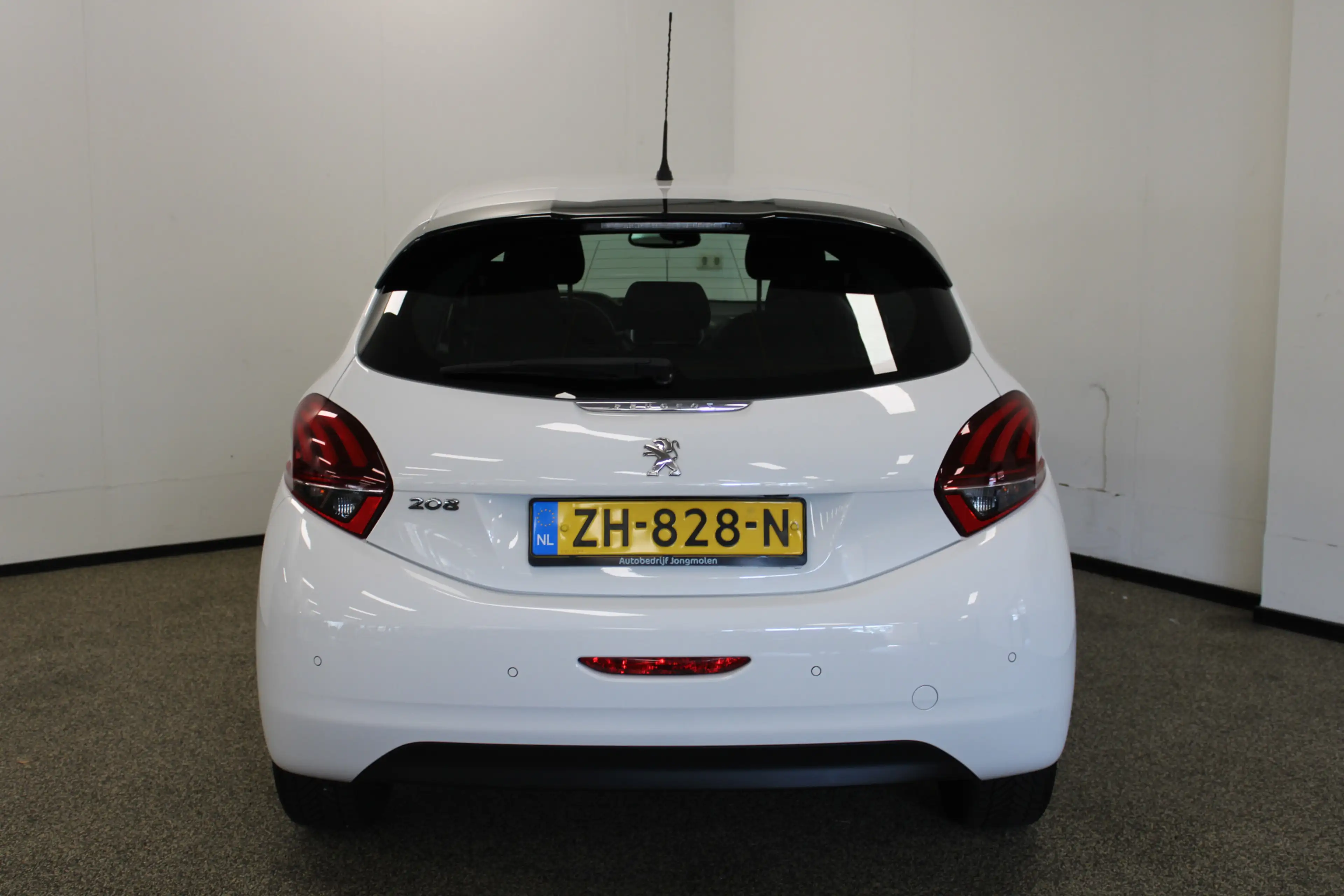 Peugeot 208 1.2 PureTech Signature — photo 6