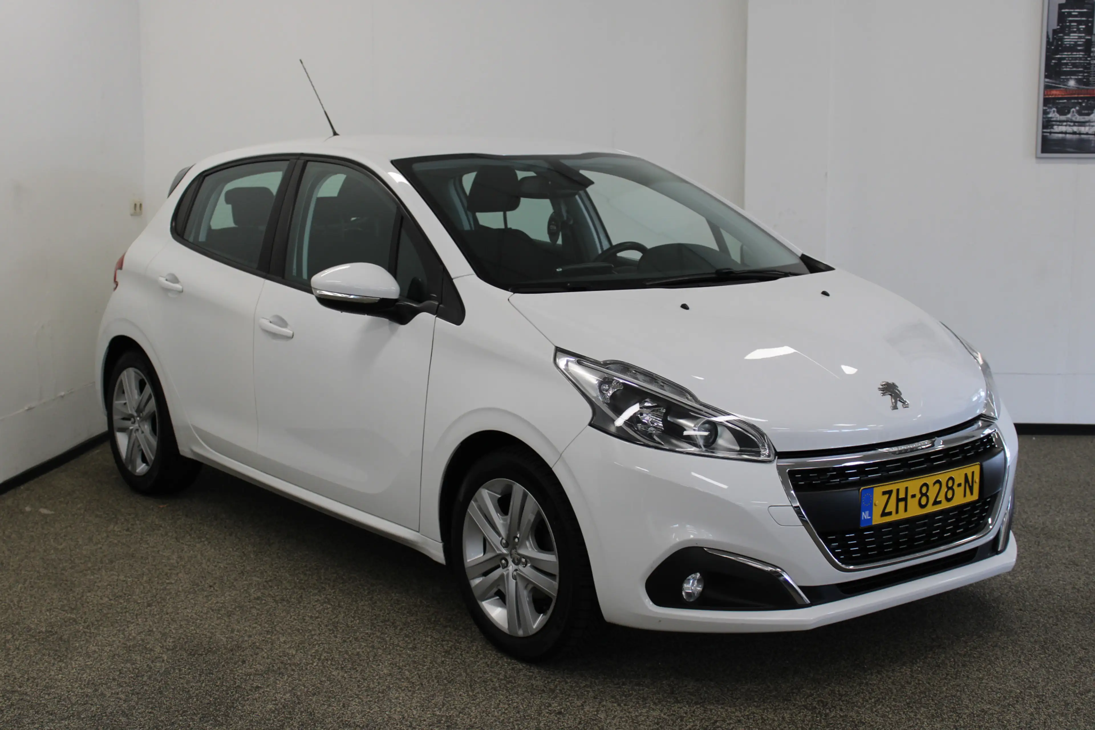 Peugeot 208 1.2 PureTech Signature — photo 7