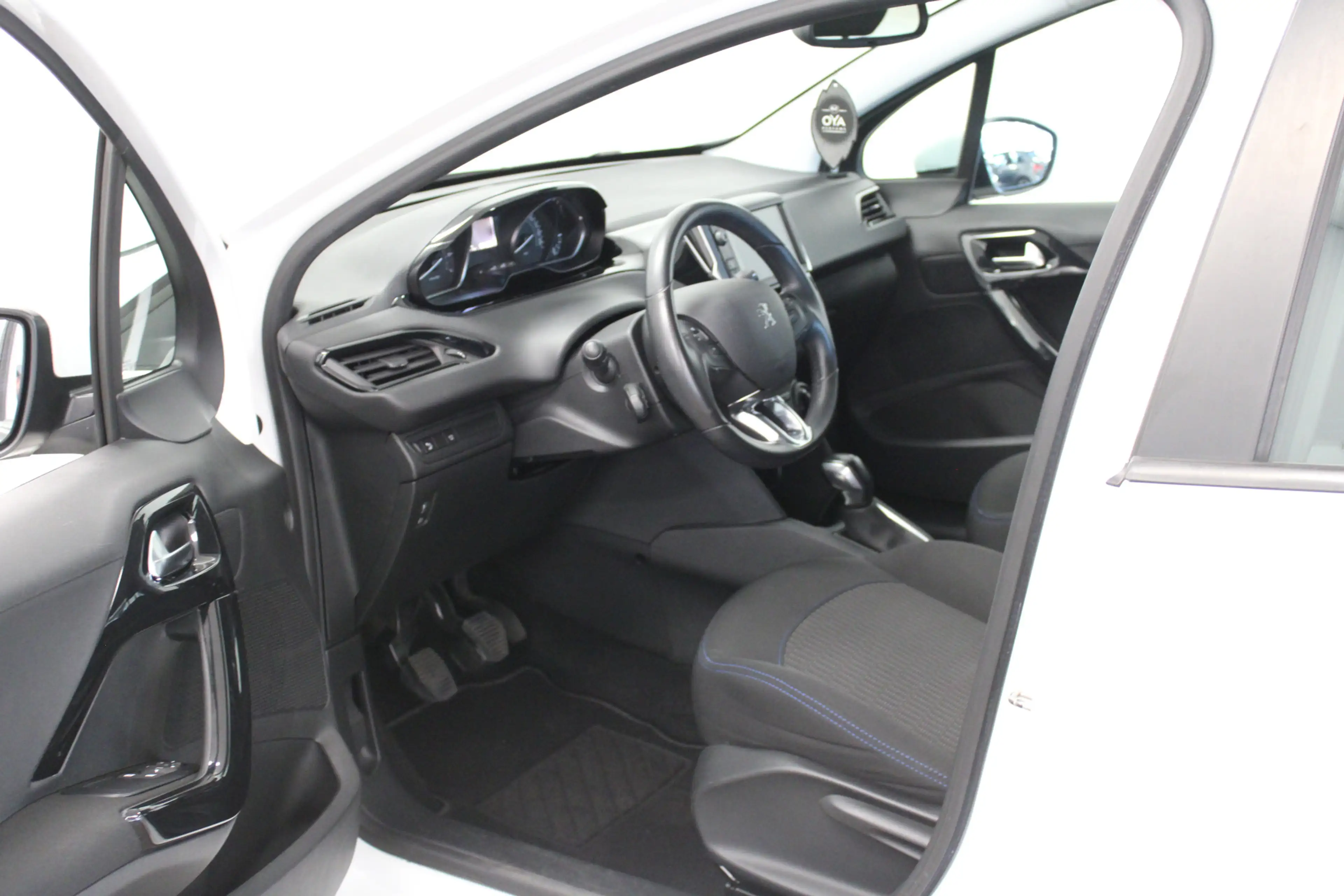 Peugeot 208 1.2 PureTech Signature — photo 10