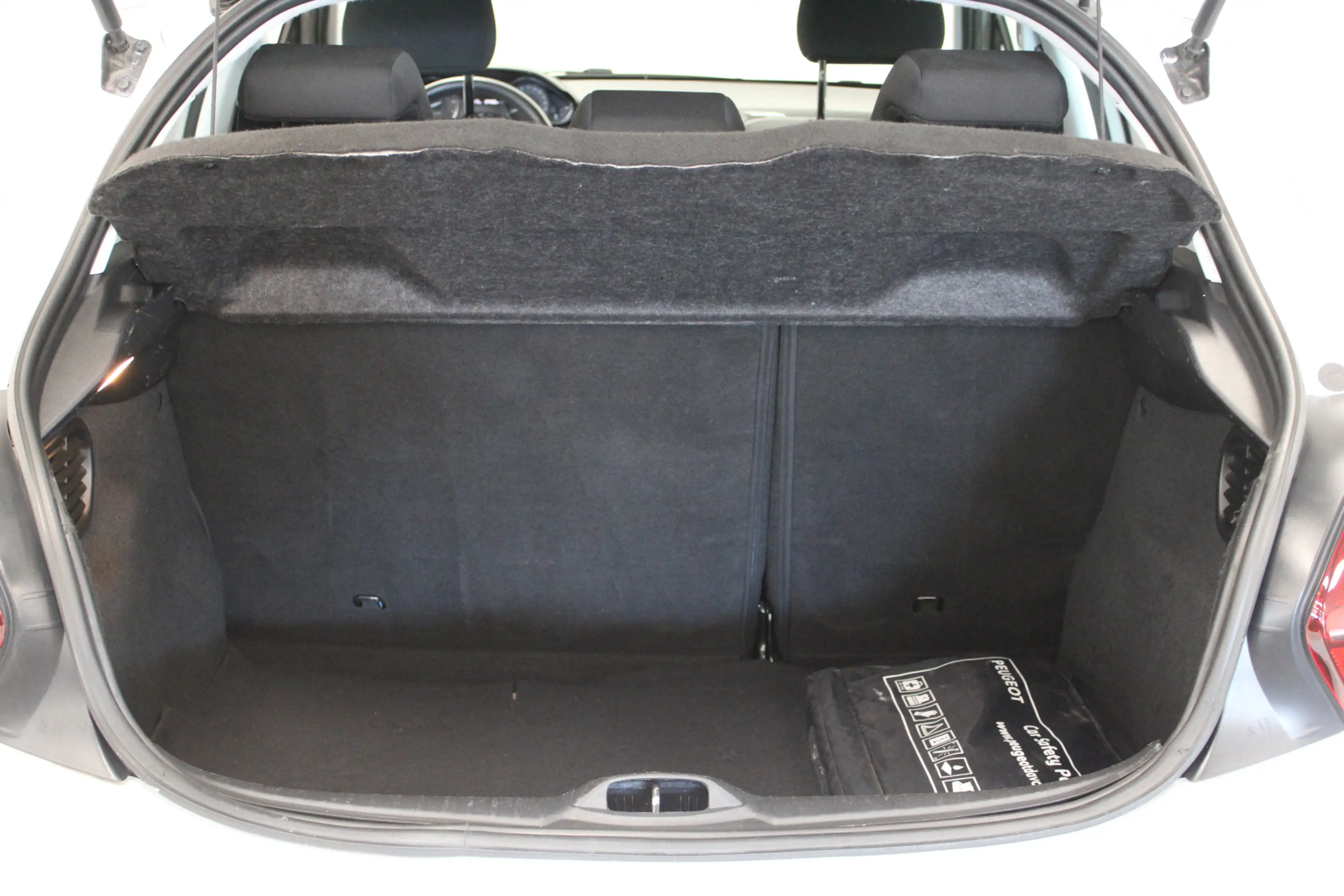Peugeot 208 1.2 PureTech Signature — photo 22