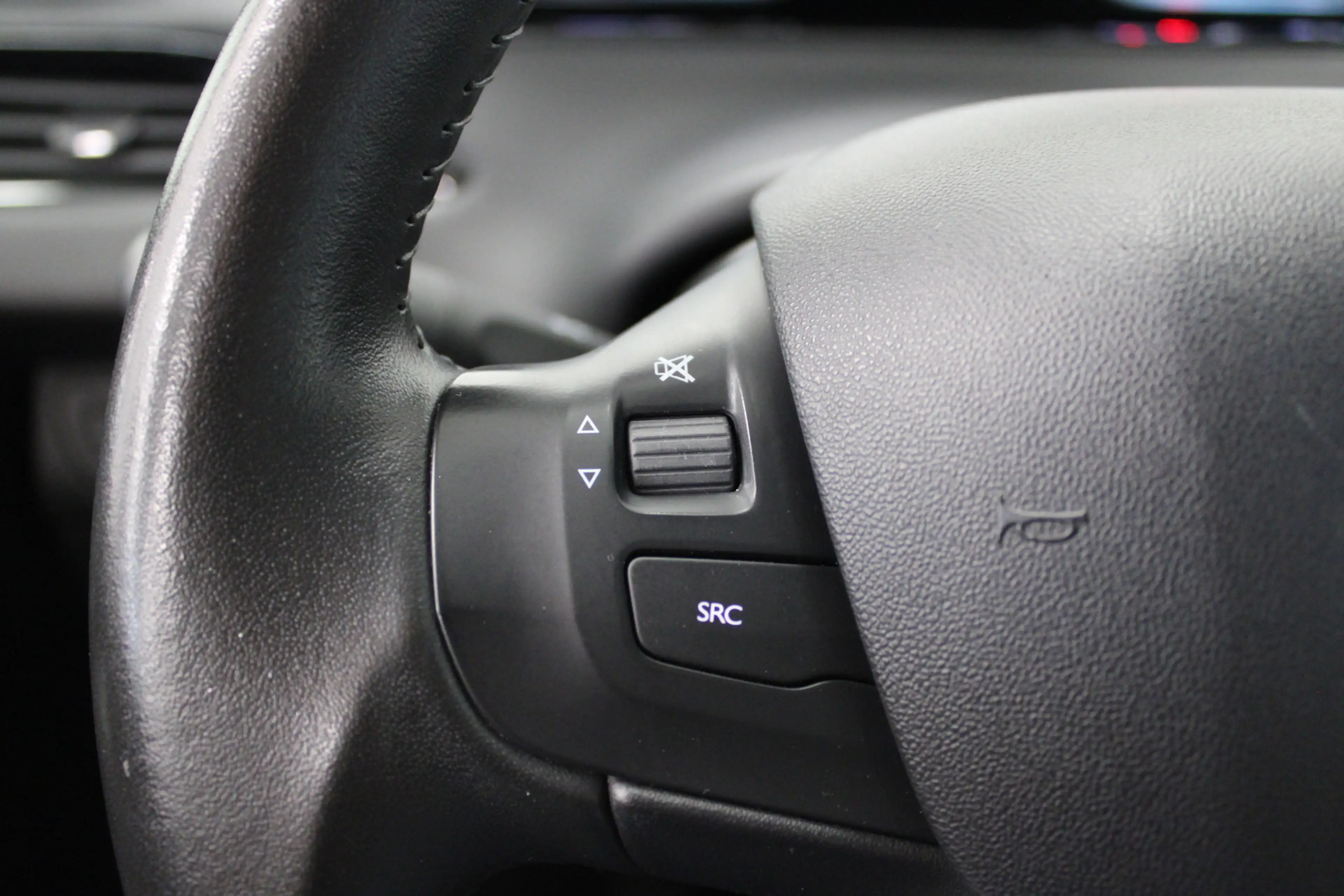 Peugeot 208 1.2 PureTech Signature — photo 13