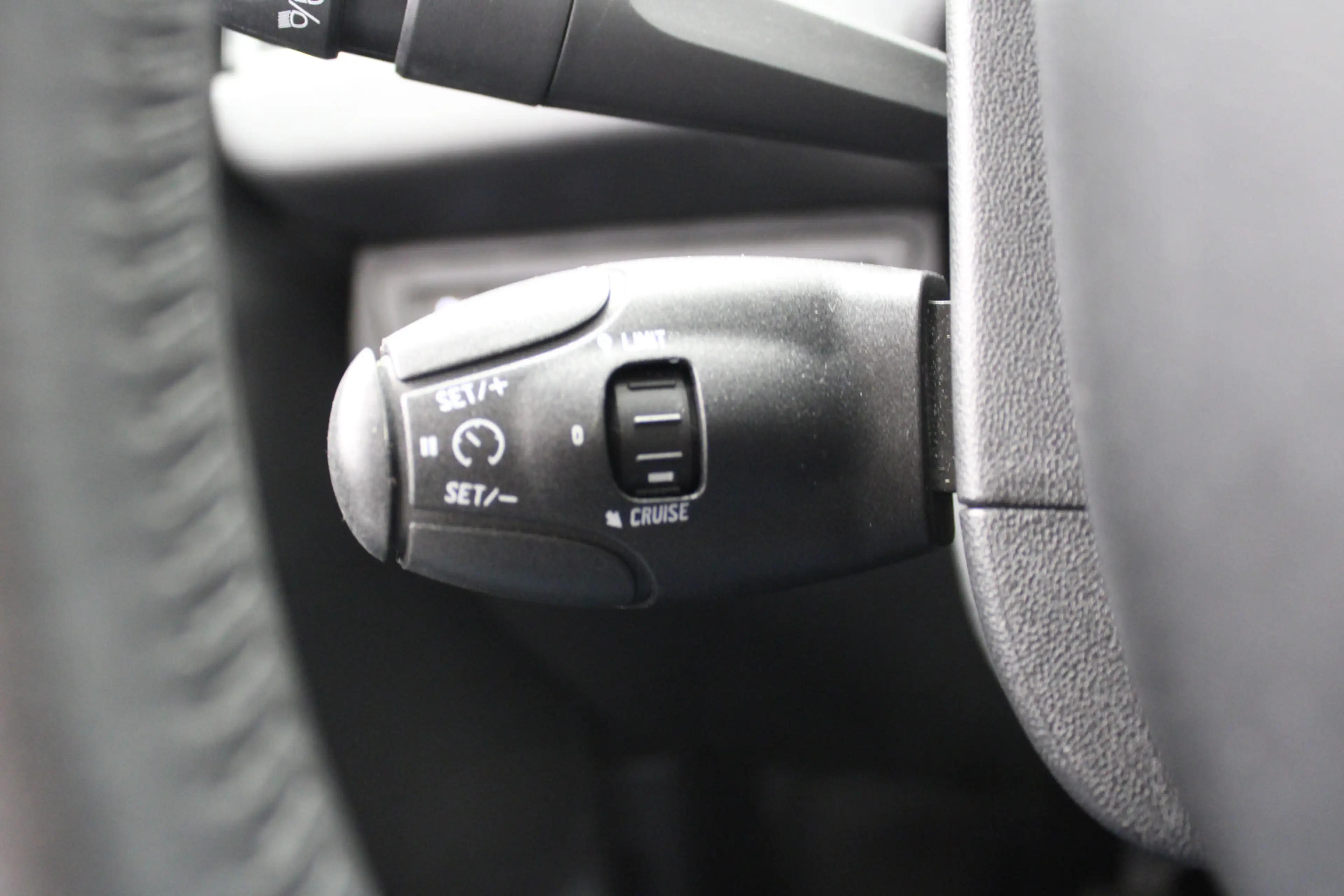 Peugeot 208 1.2 PureTech Signature — photo 19
