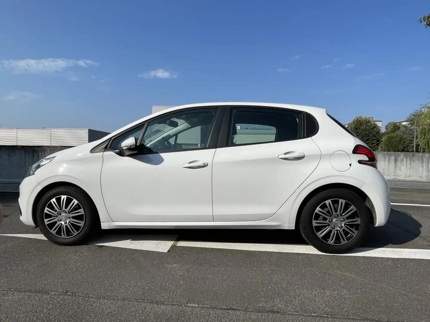 Peugeot 208 1.2*Active*PDC*SHZ*KLIMA*TÜV Inspektion NEU Weiß - 2