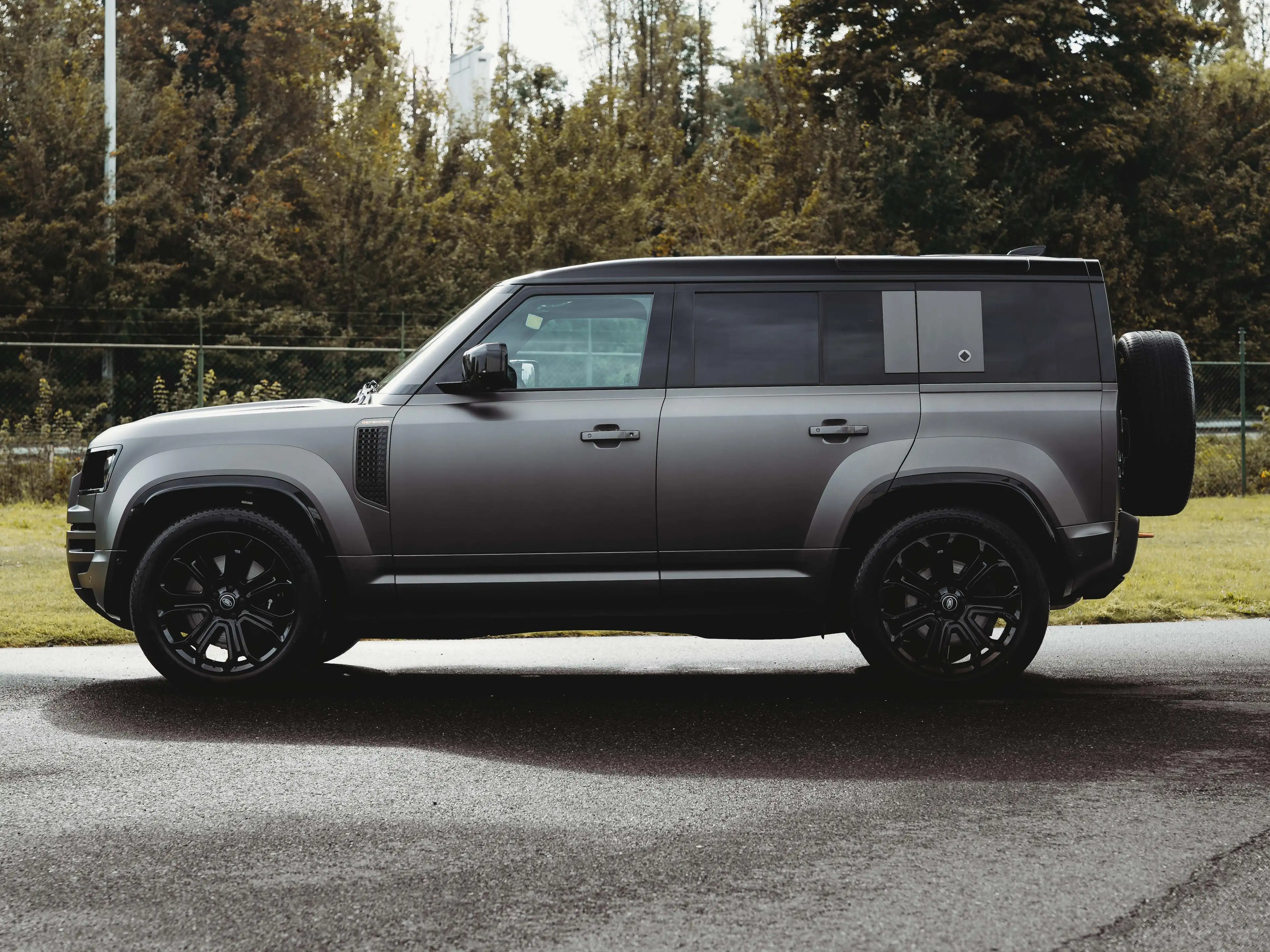 Land Rover Defender OCTA 110 4.4 V8 P635/Mat PPF/Trekhaak/ACC/Pano/Charente grey/ — photo 5