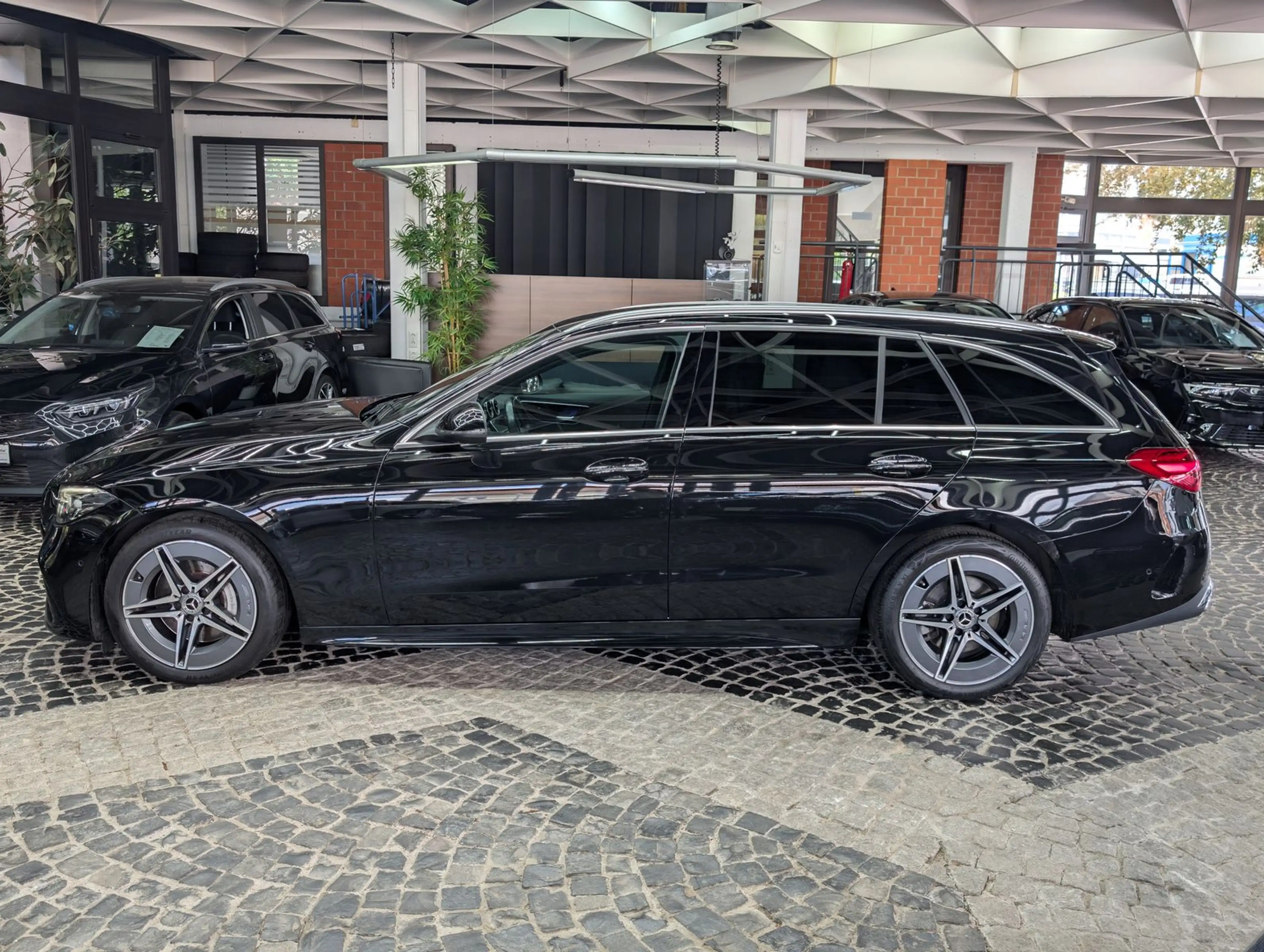 Mercedes-Benz C 220 d T AMG ALCANTARA KAMERA VIRT LED AMBI AHK — photo 4