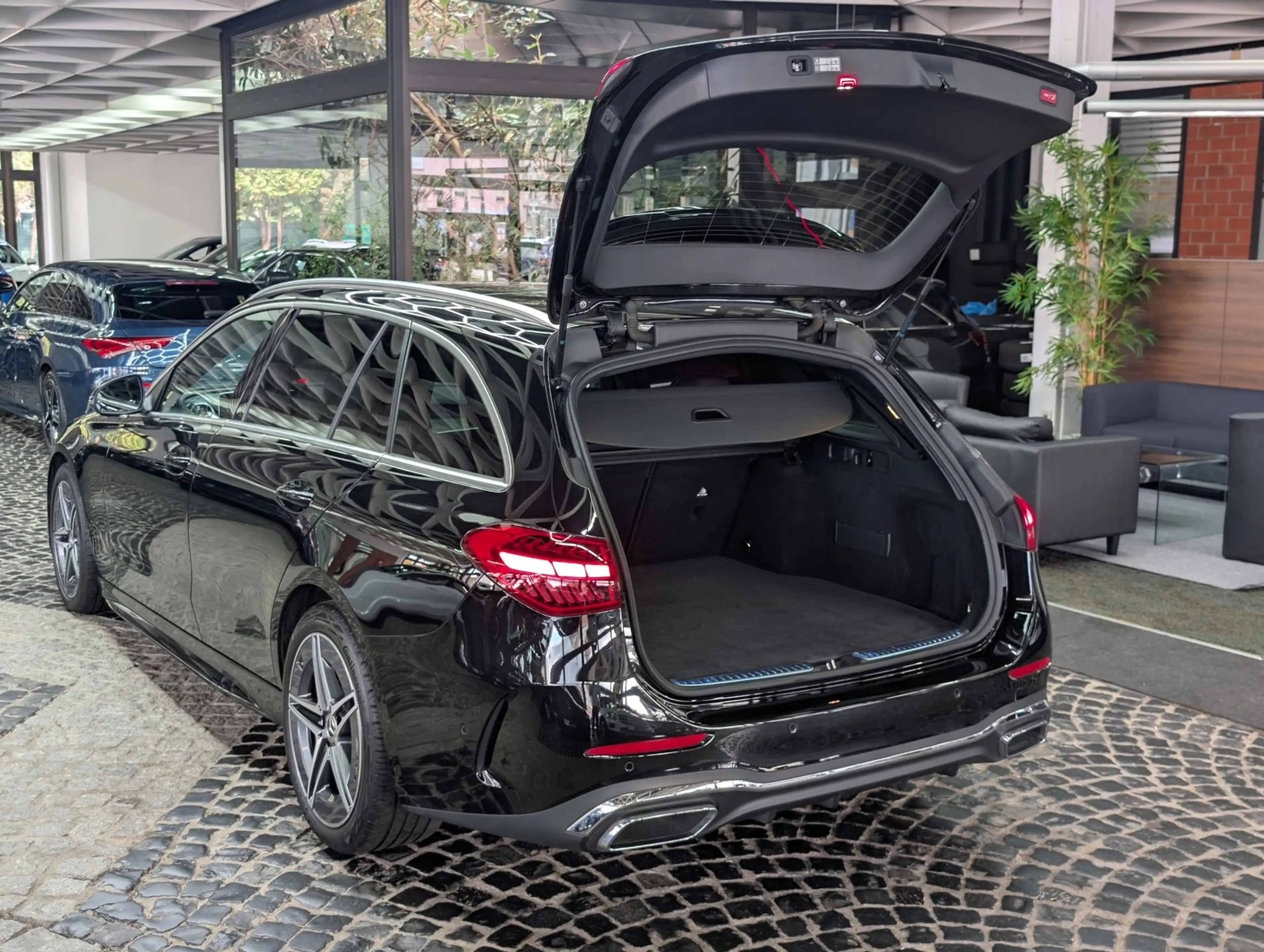 Mercedes-Benz C 220 d T AMG ALCANTARA KAMERA VIRT LED AMBI AHK — photo 15