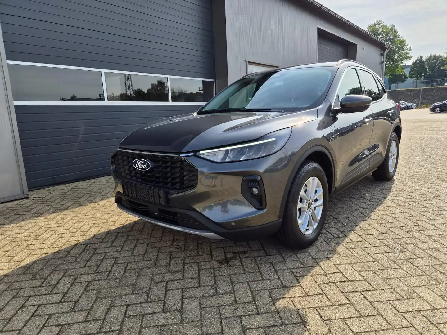 Ford Kuga Titanium 243PS PHEV Automatik Sitzheizung v+h L... Grau - 1
