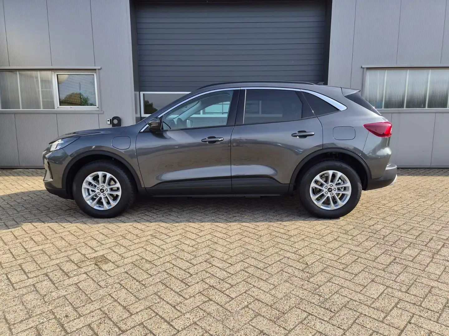 Ford Kuga Titanium 243PS PHEV Automatik Sitzheizung v+h L... Grau - 2