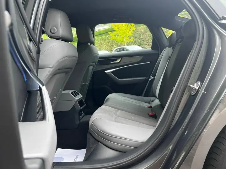Audi A6 2022, foto 21