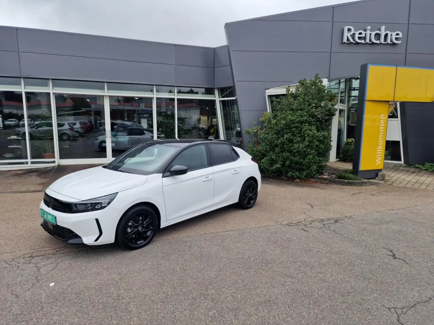 Opel Corsa GS 1,2 MATRIX+NAV+SHZ+LHZ+TWW+RFK+PDC Klima Navi Weiß - 1