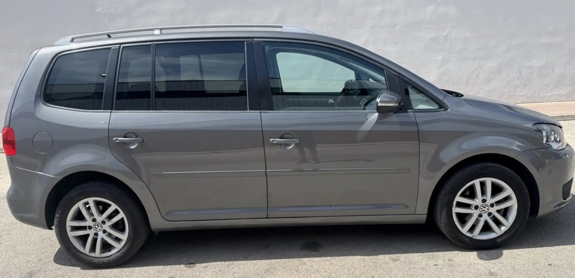 Volkswagen Touran 1.6TDI Edition 105 Grijs - 2